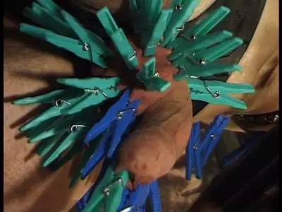 Deutsches Luder mit Tattoos genießt BDSM Sex