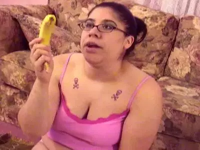 Lulu fickt sich mit einer Banane